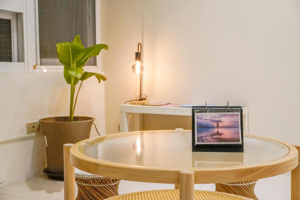 TV a/nebo společenská místnost v ubytování Maybe Homestay