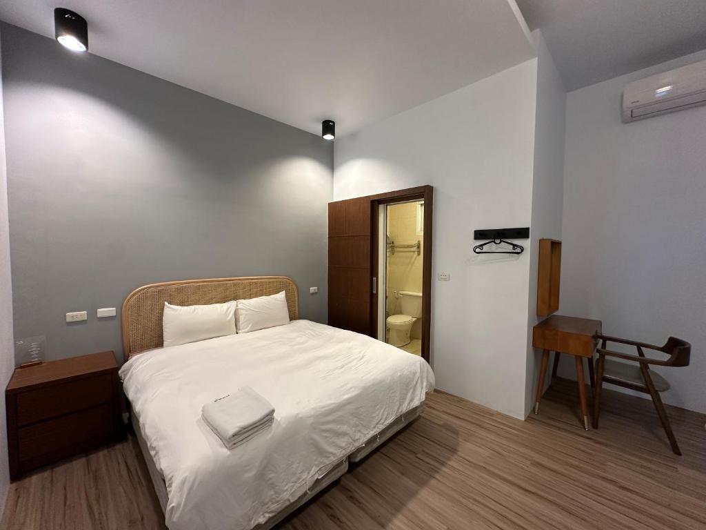Postel nebo postele na pokoji v ubytování Snore Inn