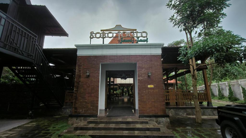 Gallery image of Sobo Joglo Jawi Guesthouse by Cocotel in Kedungsari