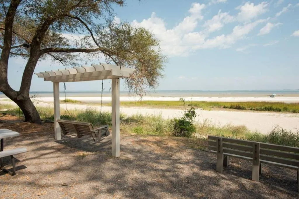 Seaside Bliss Awaits Your Dream Beach Getaway!