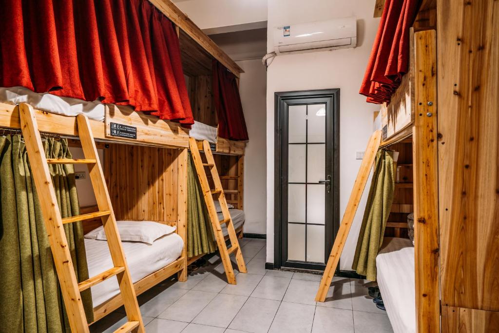 Chengdu Flipflop Hostel Poshpacker (Chunxi Road Metro Station) - Lit Dans La Chambre Dortoir Homme