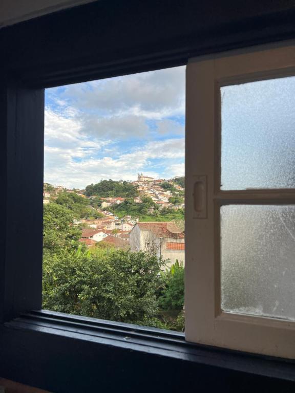 Nespecifikovaný výhled na hory nebo výhled na hory při pohledu z hostelu