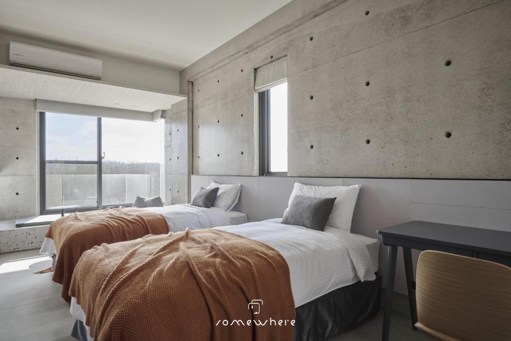 Postel nebo postele na pokoji v ubytování Penghu Somewhere Guesthouse 澎湖嶼光角落民宿