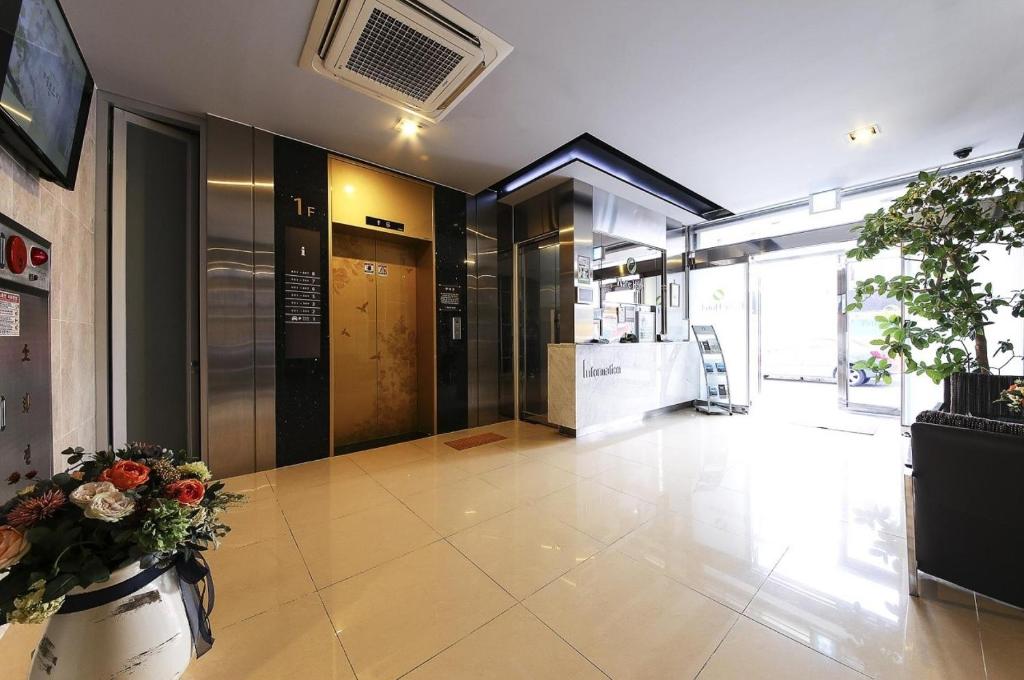 Fitness centrum a/nebo fitness zařízení v ubytování Wate Hotel