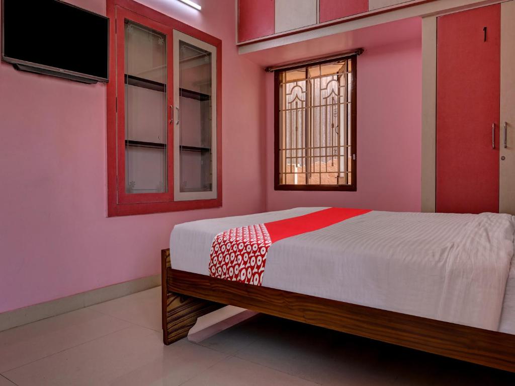 Säng eller sängar i ett rum på Sharin Service Apartments