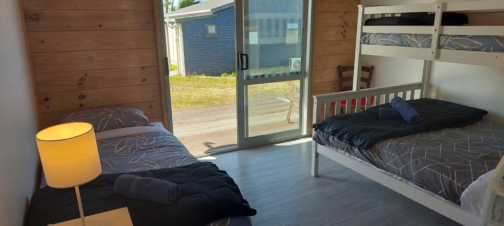 Postel nebo postele na pokoji v ubytování Tongariro Estate