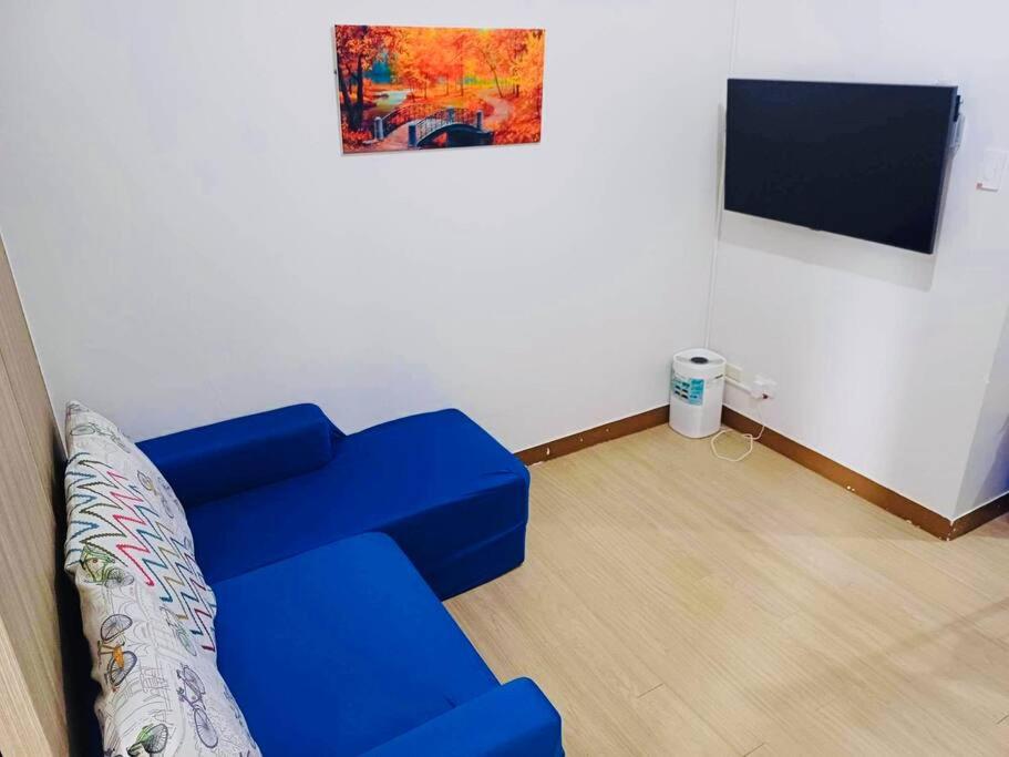 Μια τηλεόραση ή/και κέντρο ψυχαγωγίας στο JD’s 1 Bed Room Staycation
