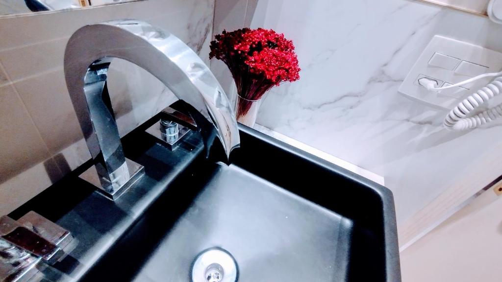 Foto da galeria de Hotel MRC PINHEIROS- The Best Excellence Duplex Studio - Red Velvet Deluxe Edition - First Class - By LuXXoR em São Paulo