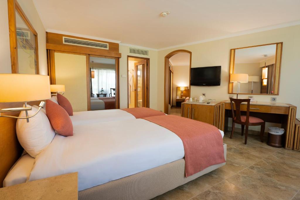 Cama ou camas em um quarto em Jolie Ville Hotel & Spa Kings Island Luxor