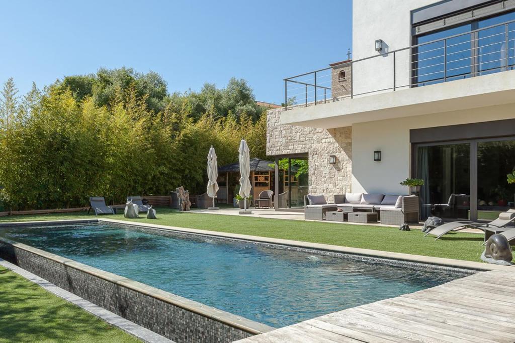 Villa in Juan-Les-pins with heated pool