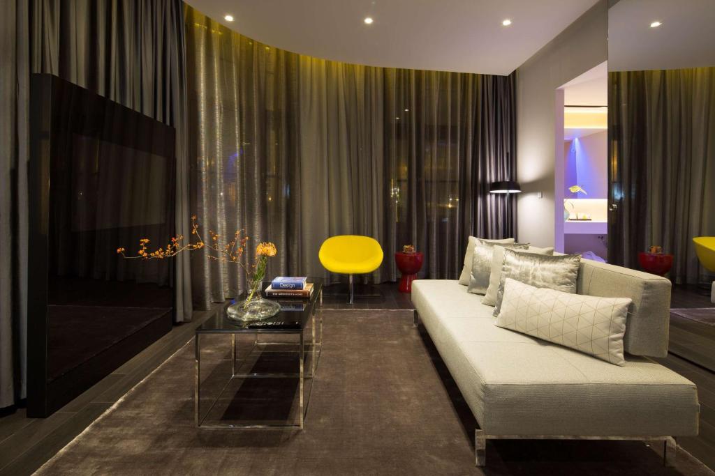 art'otel amsterdam, Powered by Radisson Hotels - Masterpiece Suite With Canal View