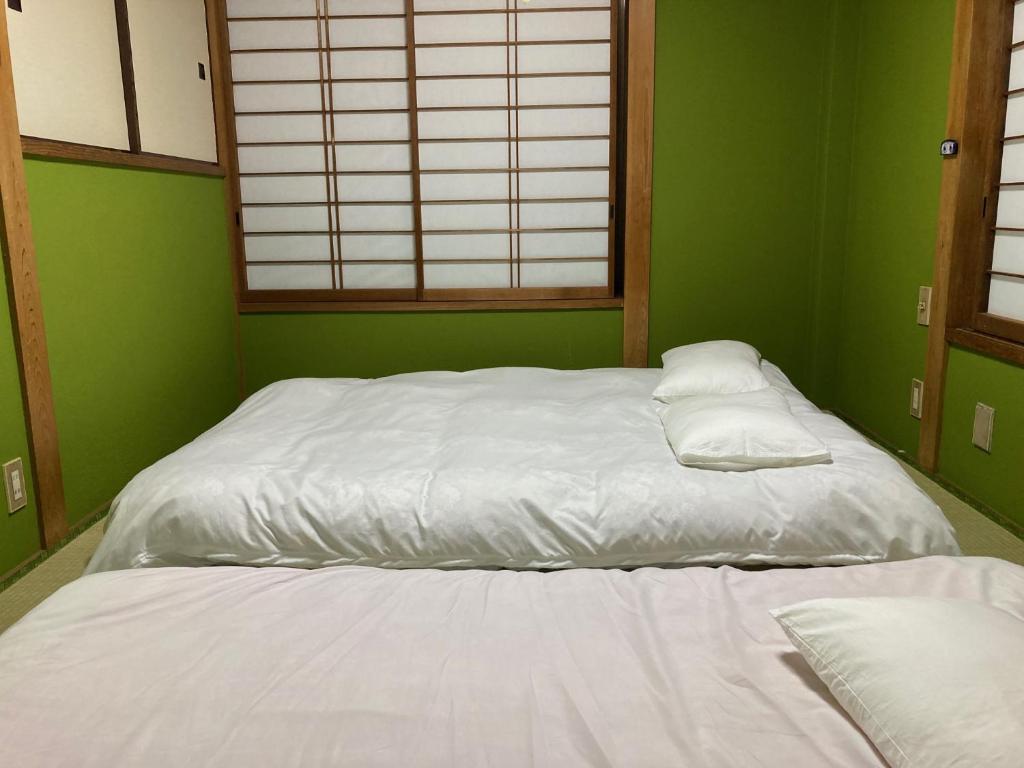 Postel nebo postele na pokoji v ubytování Sky Tree INN Ⅱ（晴樹宿Ⅱ）