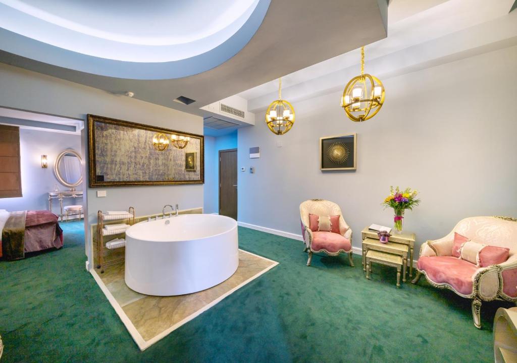 Phoenicia Comfort Hotel - Luxe Suite