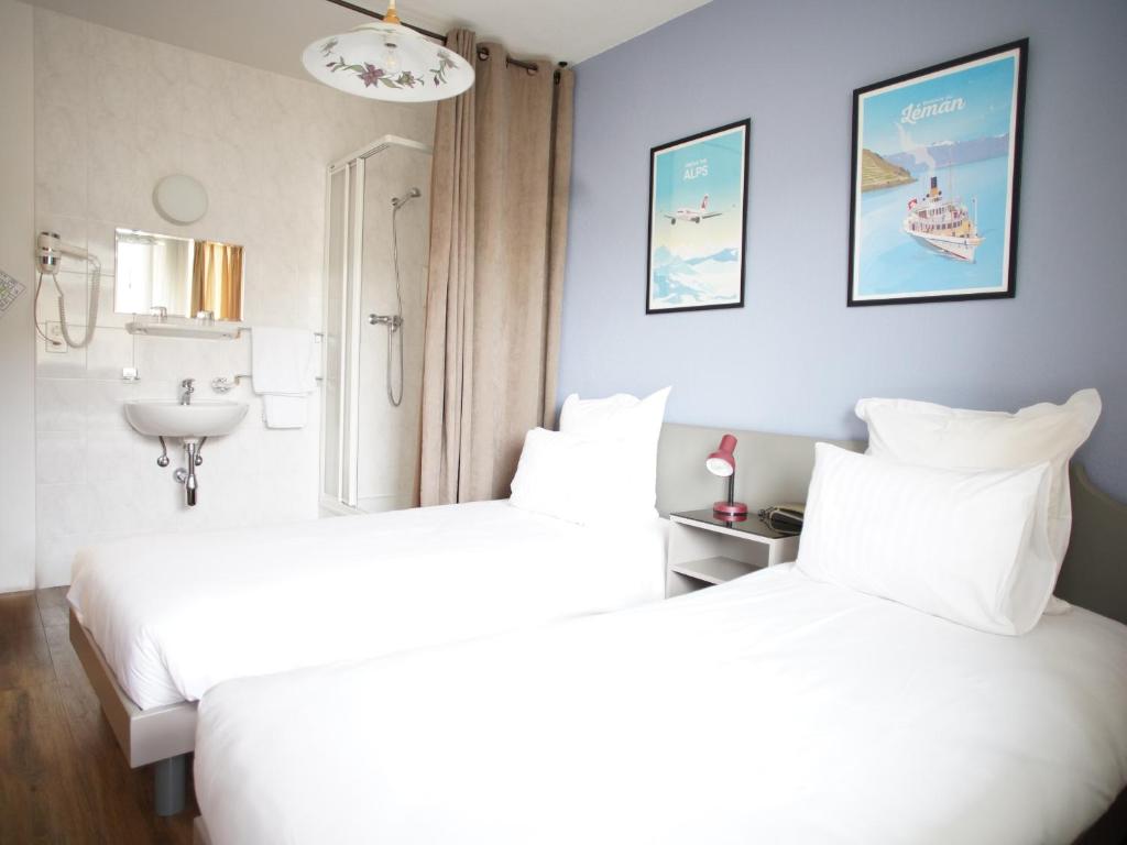 
Twin Room with Shower
