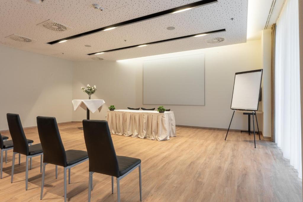 The business area and/or conference room at Akeah Verdi Budapest