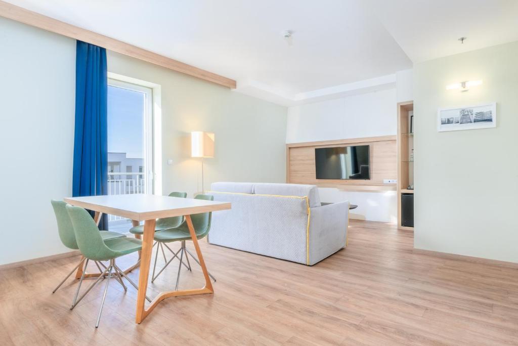 Akeah Verdi Budapest - Resim 14