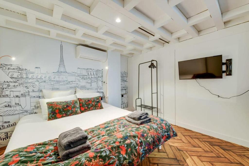 Posteľ alebo postele v izbe v ubytovaní Stylish and sunny 7BD with garden for 17 guests!