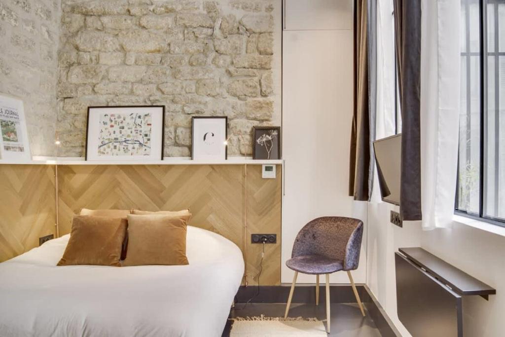 Posteľ alebo postele v izbe v ubytovaní Stylish and sunny 7BD with garden for 17 guests!