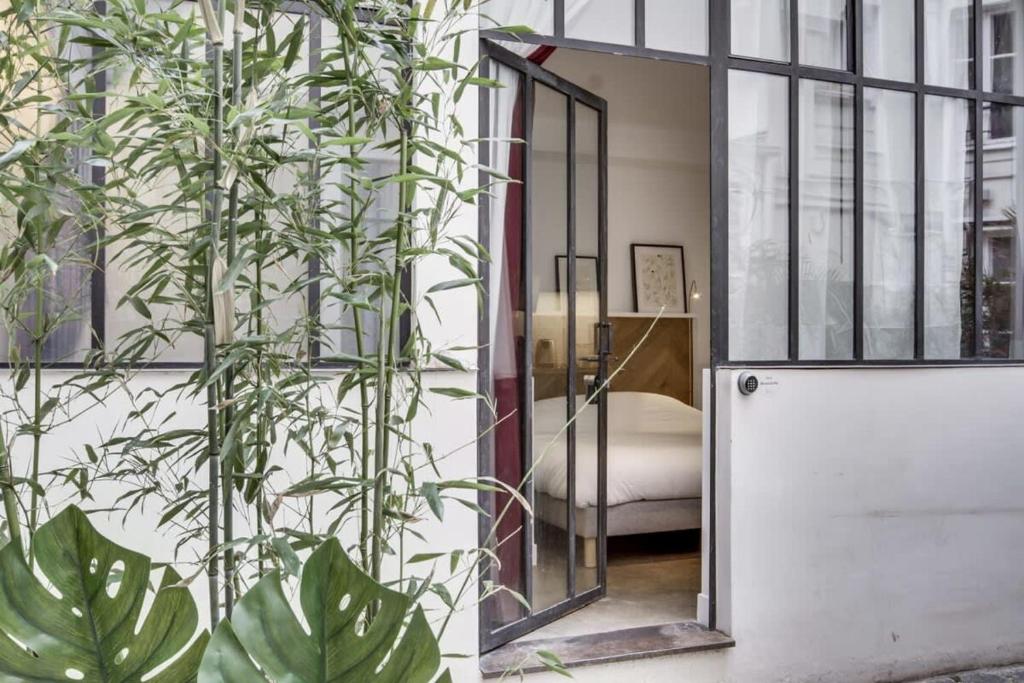 Posteľ alebo postele v izbe v ubytovaní Stylish and sunny 7BD with garden for 17 guests!