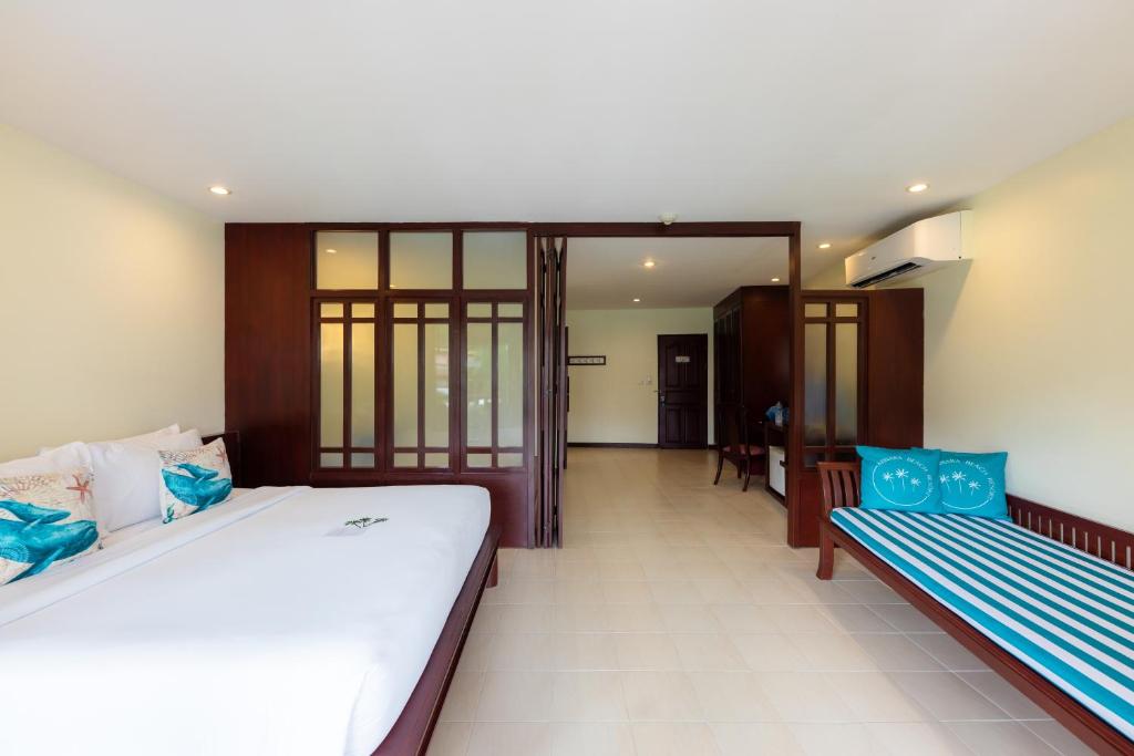 Arinara Beach Resort Phuket - SHA Extra Plus - 豪华泳池景观室