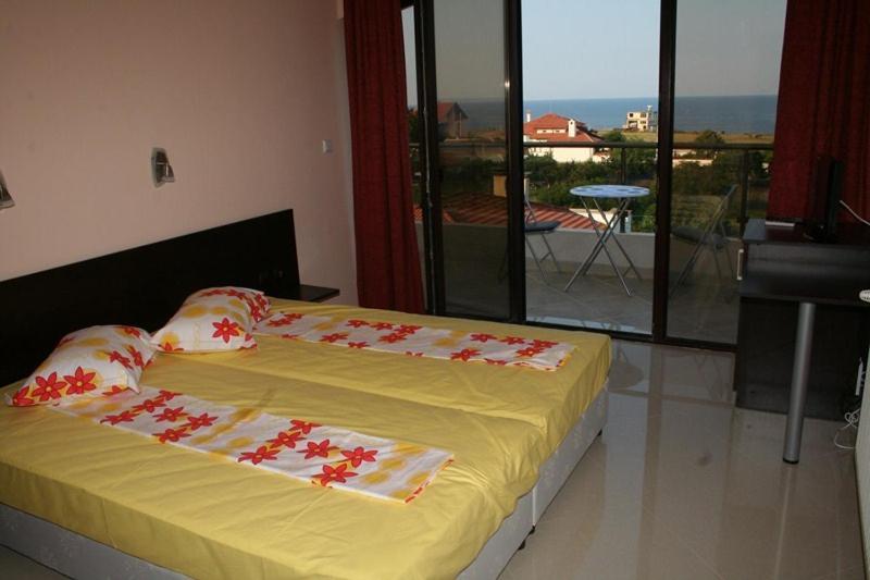 A bed or beds in a room at Silistar Hotel
