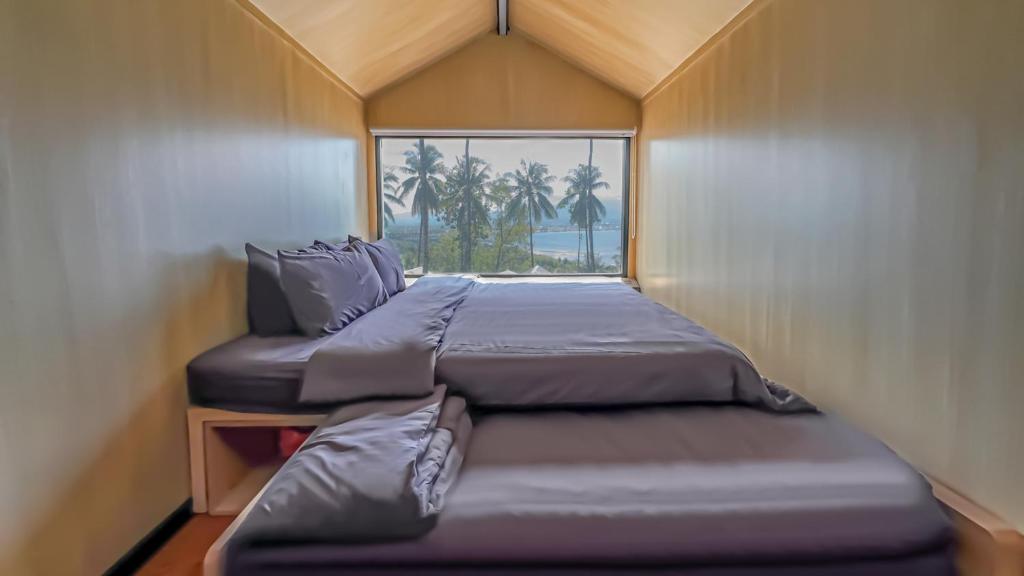 Postel nebo postele na pokoji v ubytování Bobocabin Bunaken Hills, Manado