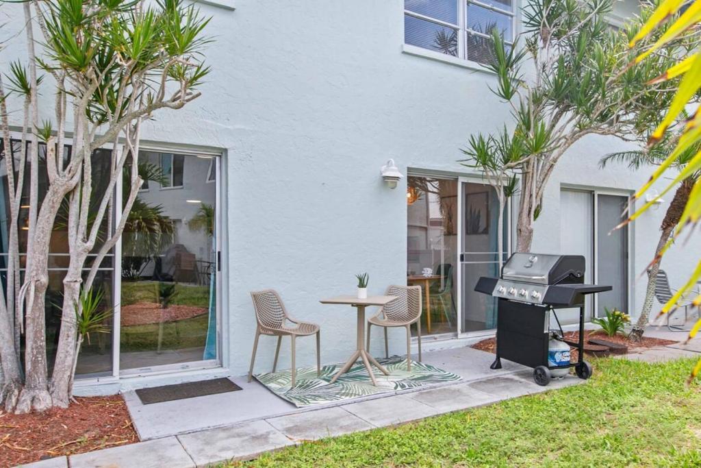 Paradise Palms - Chic Prime Spot w Pool photo