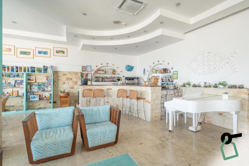 Posezení v ubytování HOTIDAY Room Collection - Leuca Lungomare
