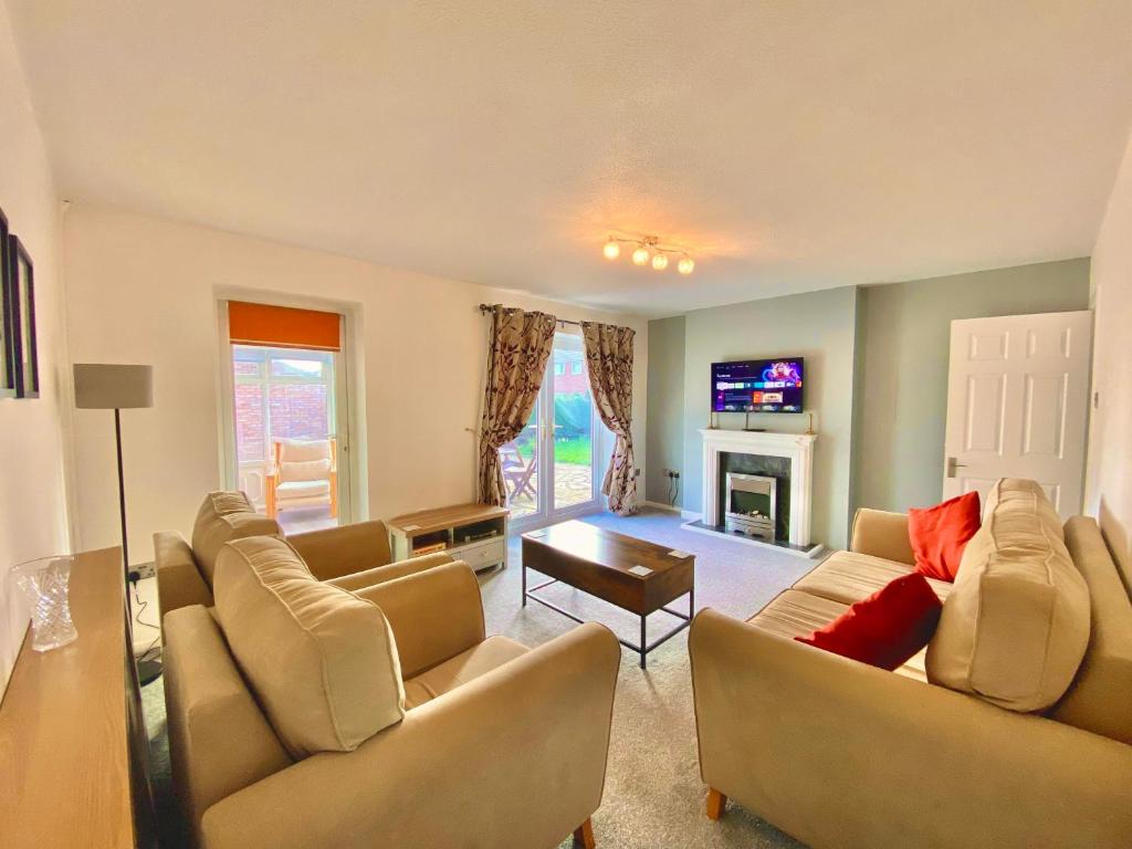 a living room with two couches and a tv at Leominster 3 Bedroom House, Private Parking and Garden in Leominster