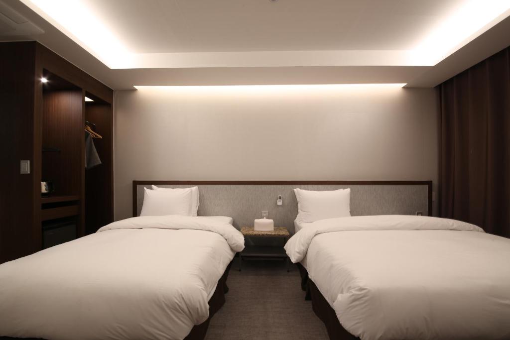 Hotel J's - 标准双人室 -  2/2/免费干洗的免费早餐