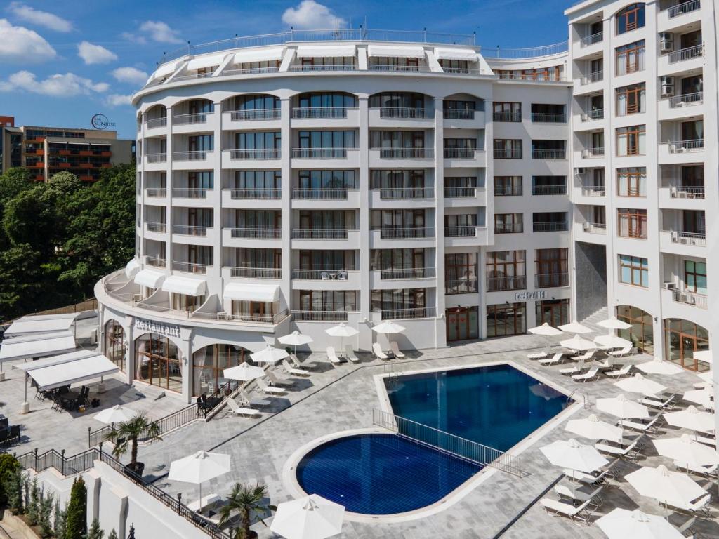 Bazén v ubytování Hotel Continental nebo v jeho okolí
