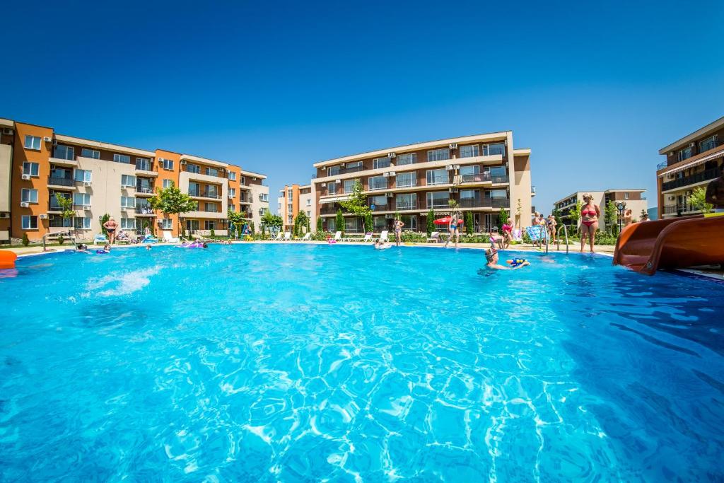 The swimming pool at or close to Holiday Garden Resort