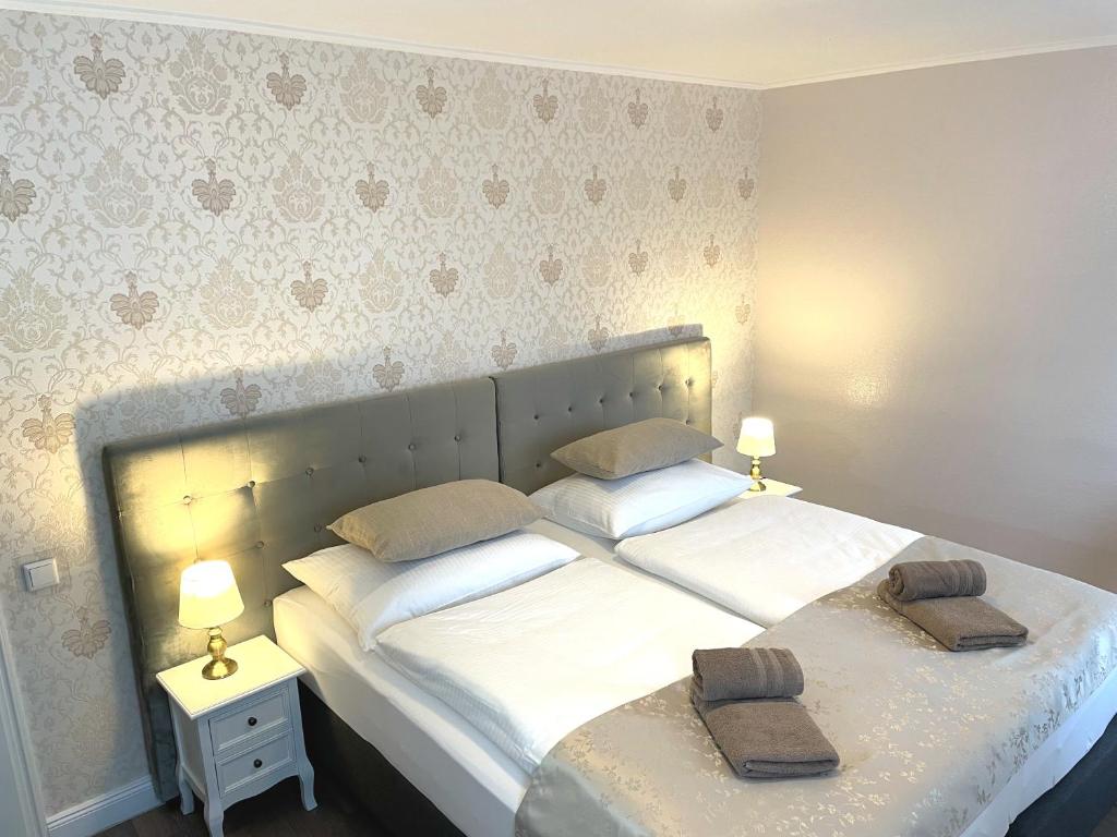 Кровать или кровати в номере Hotel Kolossos Düsseldorf - Neuss