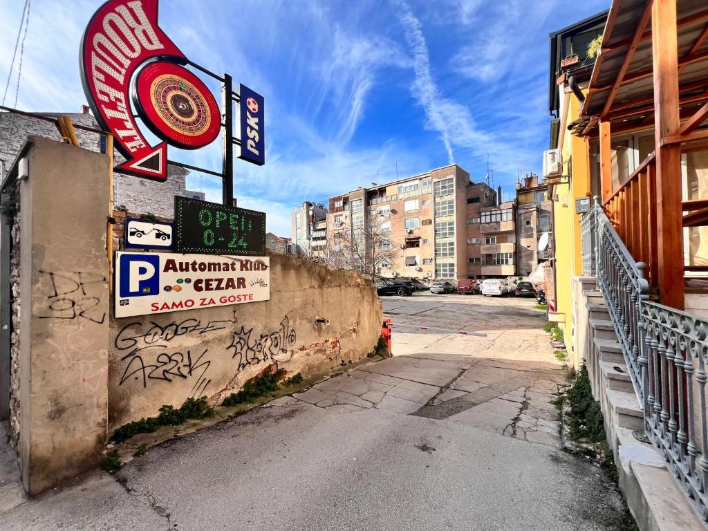 Arta Apartments City Center - with Private Parking - 17