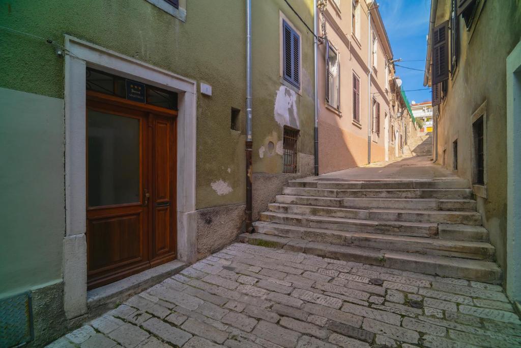 Arta Apartments City Center - with Private Parking - 16