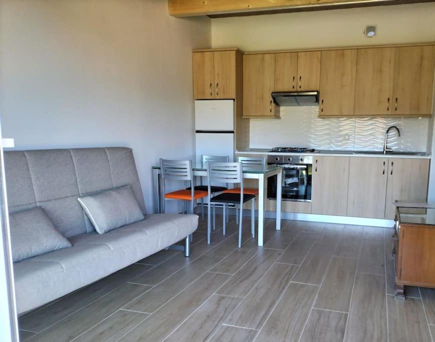 Кухня або міні-кухня у Apartamento Mogor, en Marín (Pontevedra)