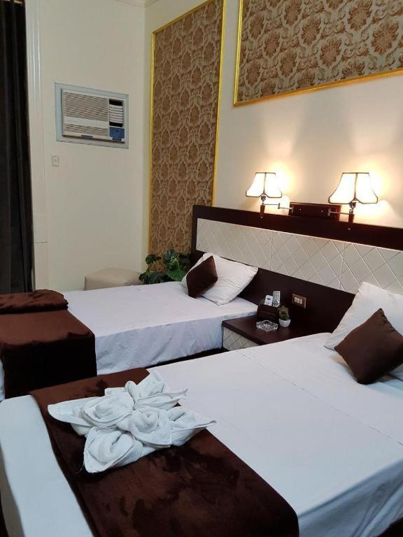 Postel nebo postele na pokoji v ubytování Cairo Paradise Hotel