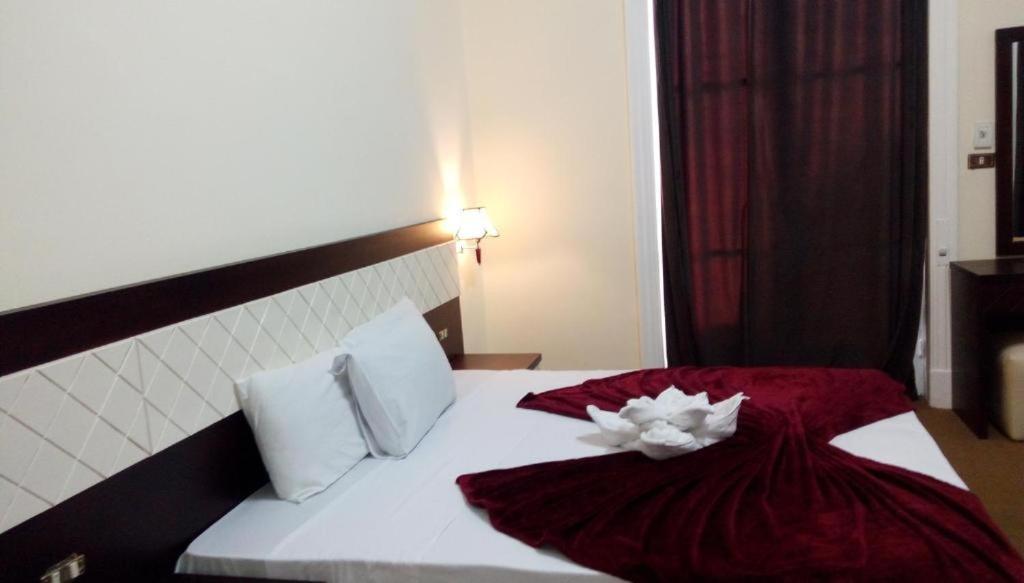 Postel nebo postele na pokoji v ubytování Cairo Paradise Hotel