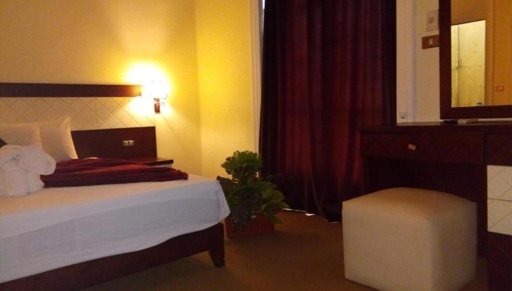 Postel nebo postele na pokoji v ubytování Cairo Paradise Hotel