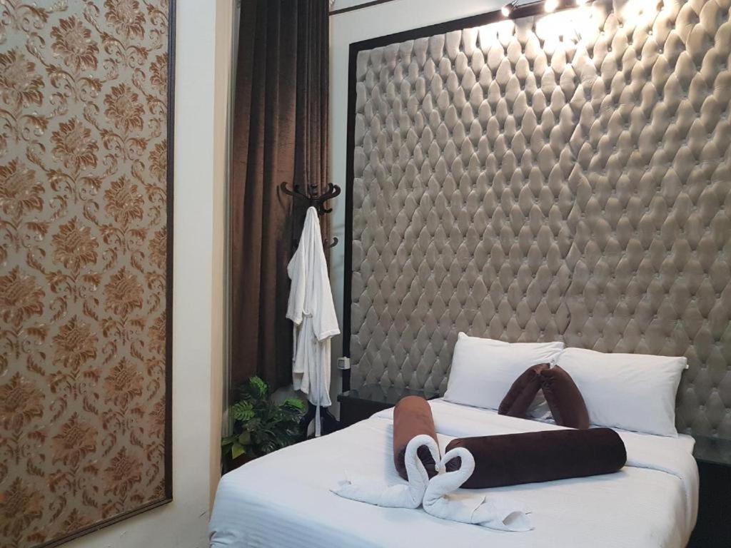 Postel nebo postele na pokoji v ubytování Cairo Paradise Hotel