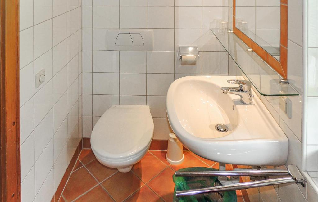 Kúpeľňa v ubytovaní Ferienwohnung Mit Badeteich