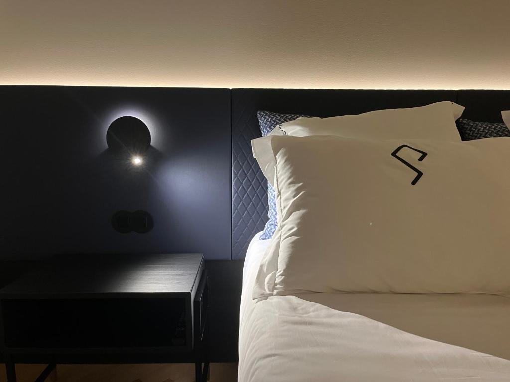 Palatial Suites - 13