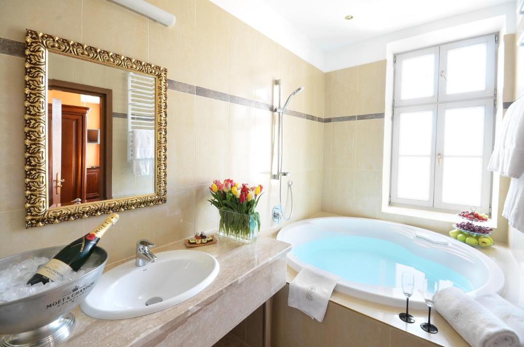 Koupelna v ubytování Hotel Wolne Miasto Old Town Gdańsk