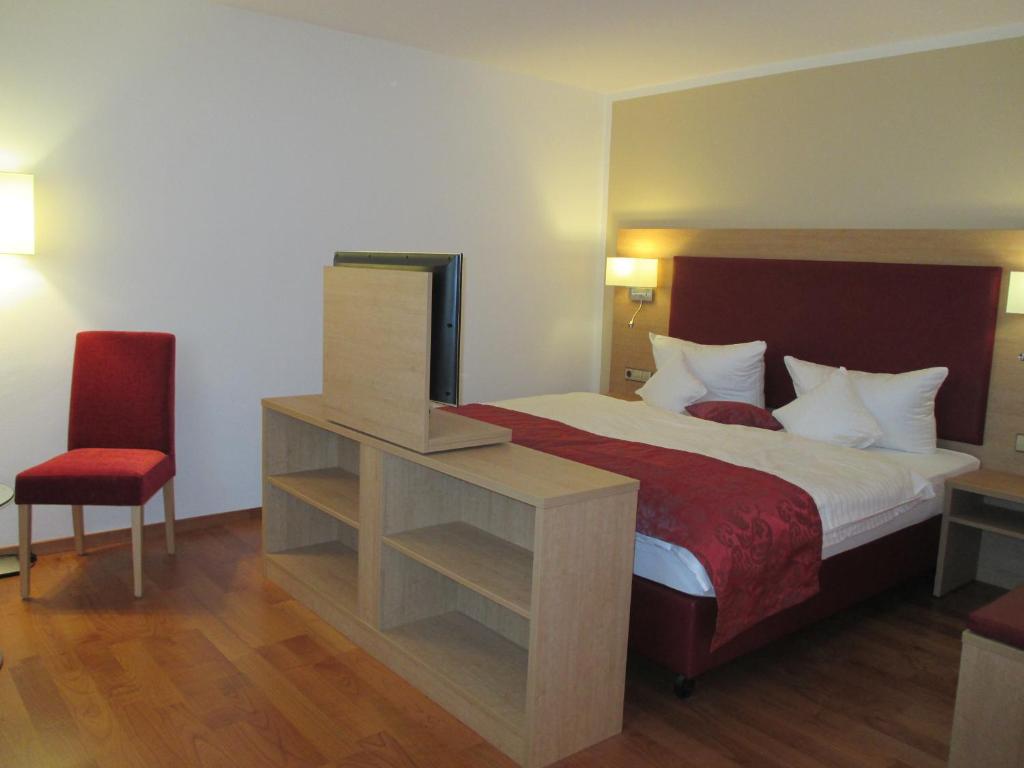 Postel nebo postele na pokoji v ubytování Hotel am Yachthafen
