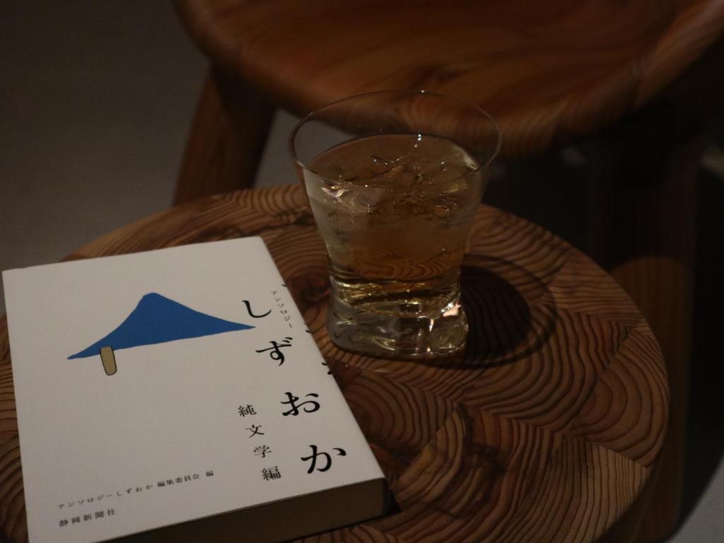 Ποτά στο 富士山リトリートMUKUten舎 富士宮 MtFuji Retreat MUKUtensha Fujinomiya natural wood retreat hotel