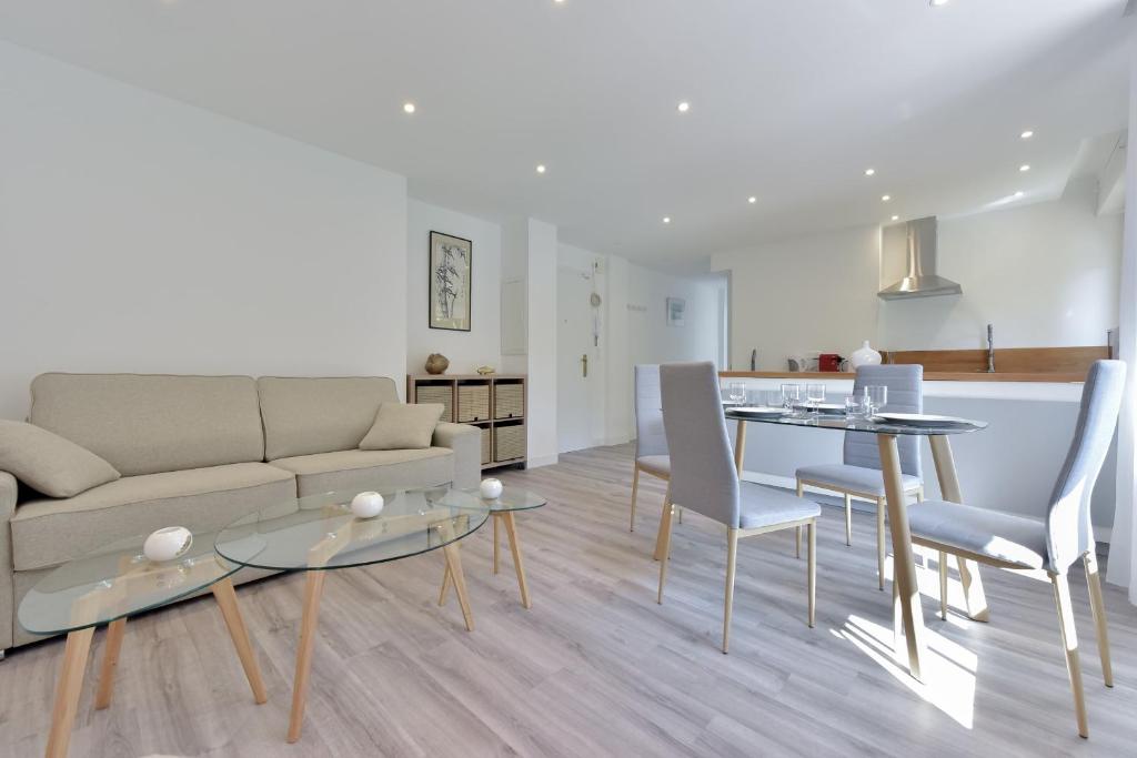 Charming 2-Room Apartment in the City Center