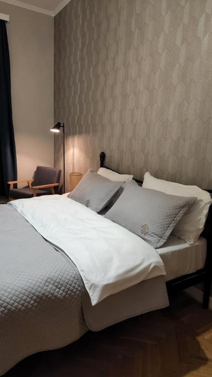 Ένα ή περισσότερα κρεβάτια σε δωμάτιο στο Apartment 1905 in Tbilisi, Avlabari