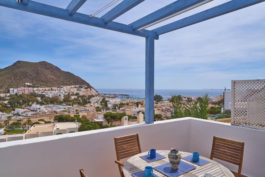 a table and chairs on a balcony with a view at Ricardo in San José