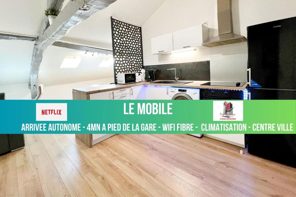 une image d'une cuisine avec les mots le bras de l'appareil mobile en lacape dans l'établissement LE MOBILE - Climatisé - Proche de la gare - Centre ville-PROPERTY RENTAL NM, à Périgueux