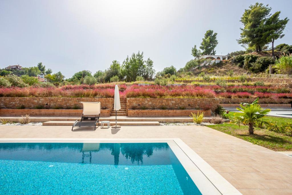 Basen w obiekcie Alfie Luxury villa with private pool lub w pobliżu